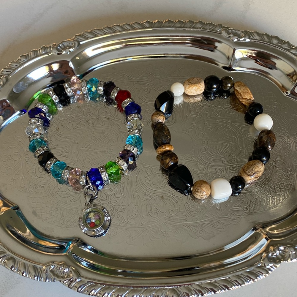 Bracelet  bundle. Costume jewelry preloved. Both have stretch. Fit 6-7” wrist.